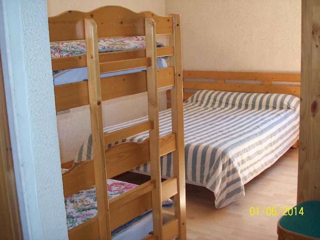 Le Relais Des Blaches Otel Pierrelatte Oda fotoğraf