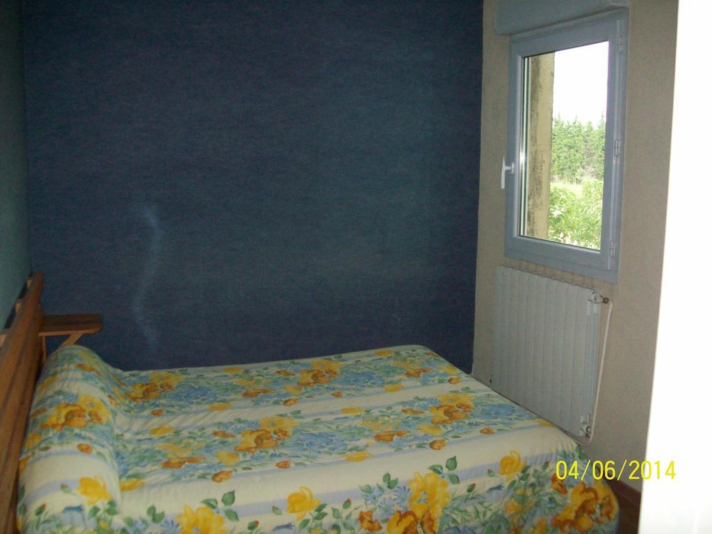 Le Relais Des Blaches Otel Pierrelatte Oda fotoğraf