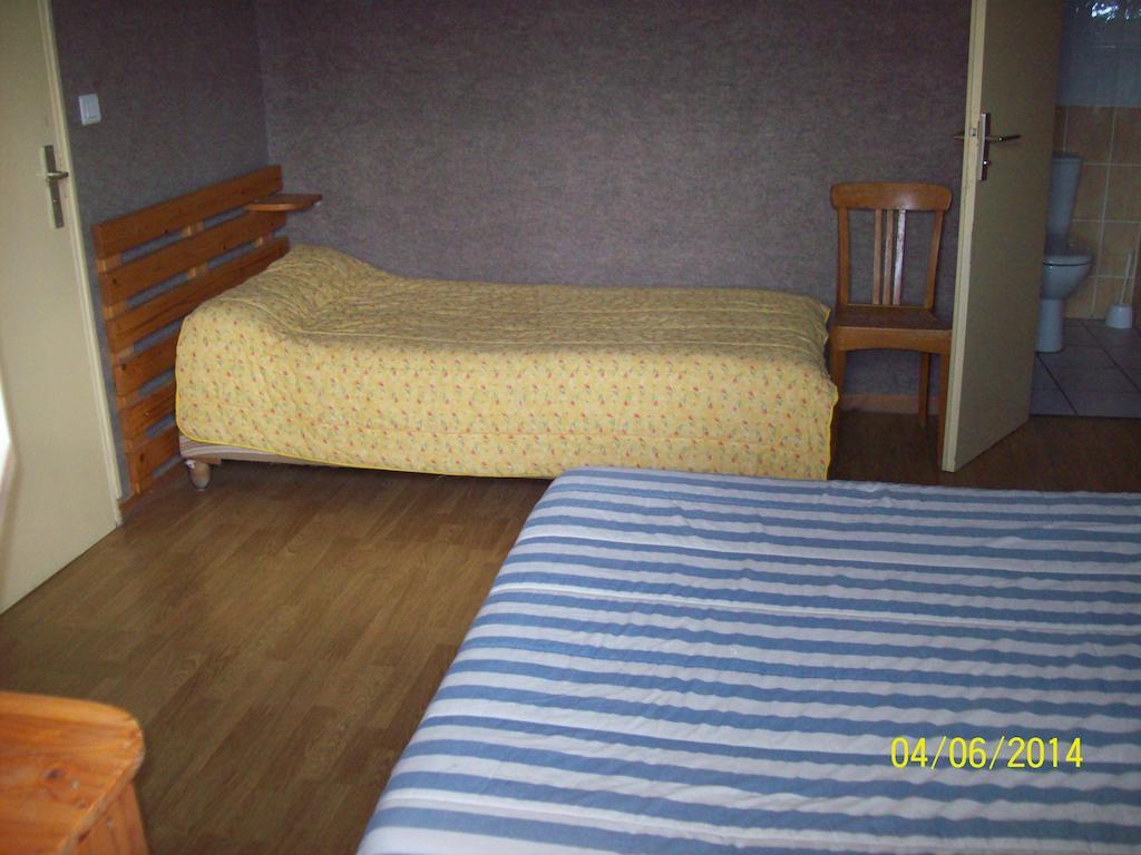 Le Relais Des Blaches Otel Pierrelatte Oda fotoğraf